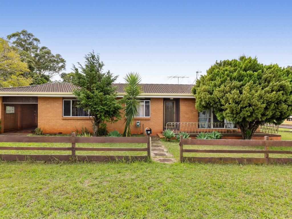 1 DOHERTY ST, ROCKVILLE, QLD 4350