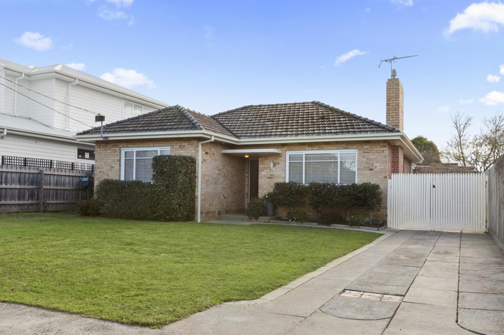 17 Fourth St, Parkdale, VIC 3195