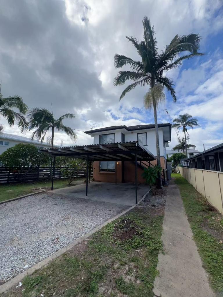 4 Miami Shore Pde, Miami, QLD 4220