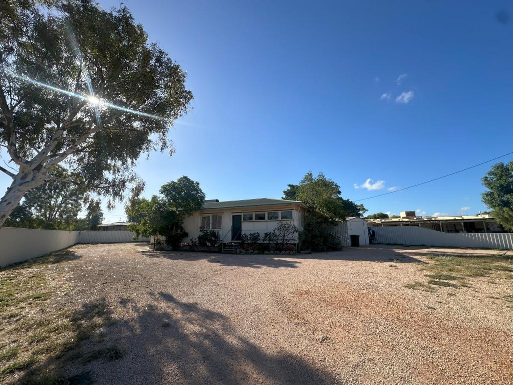 19 Maidstone Cres, Exmouth, WA 6707