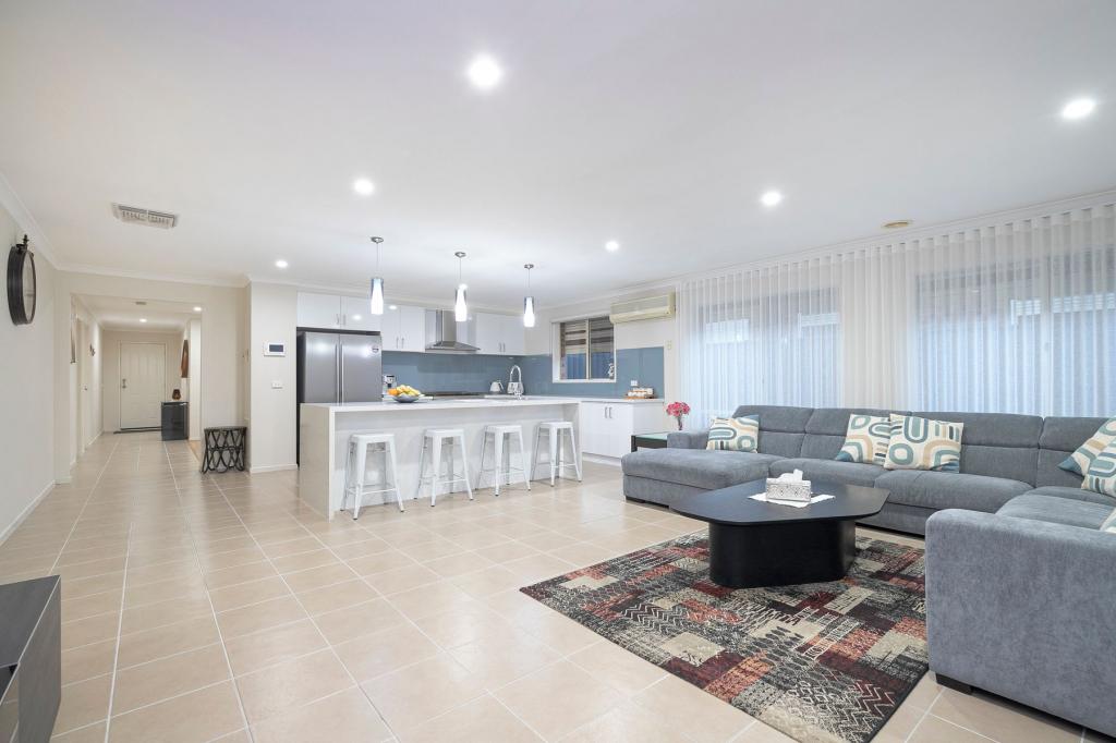 13 Taunton Gr, Derrimut, VIC 3026