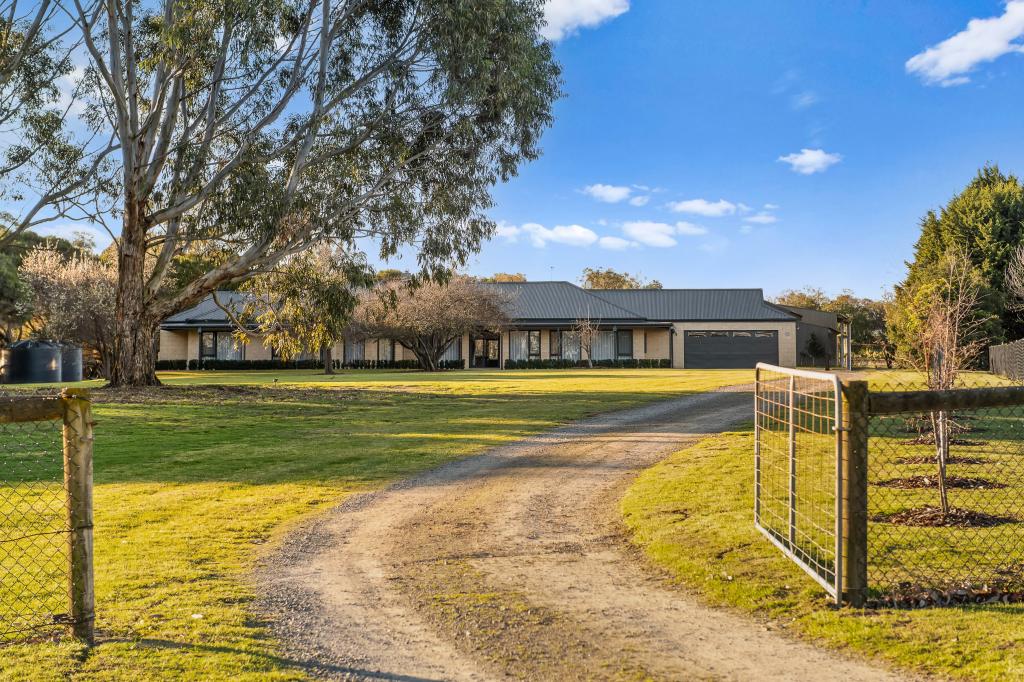61 HIGHFIELD DR, LANGWARRIN SOUTH, VIC 3911