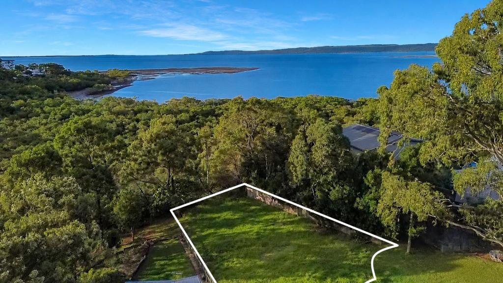 4 Island Otlk, Macleay Island, QLD 4184
