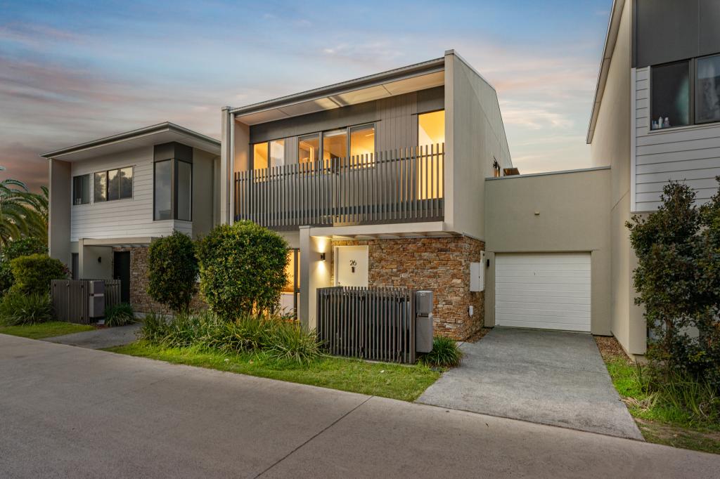 26/1 LYRA AVE, HOPE ISLAND, QLD 4212