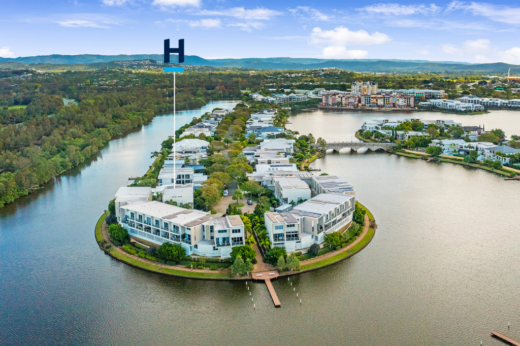 2/5036 Emerald Island Dr, Carrara, QLD 4211