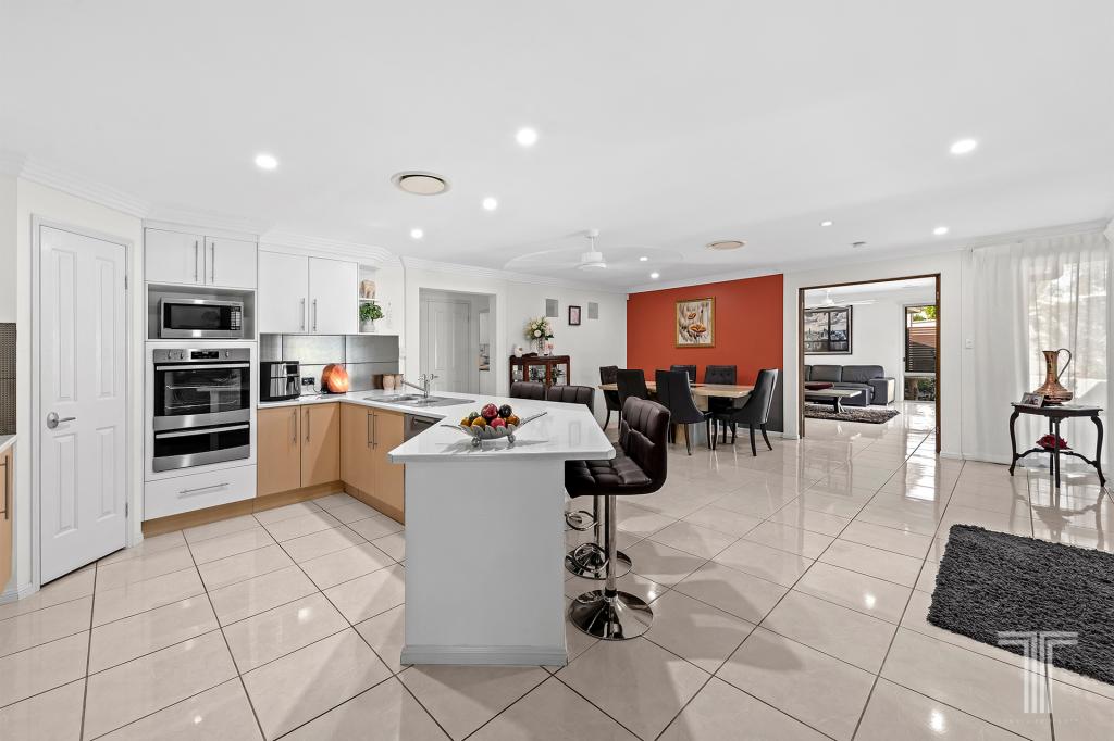 1 Bushlark Way, Carindale, QLD 4152