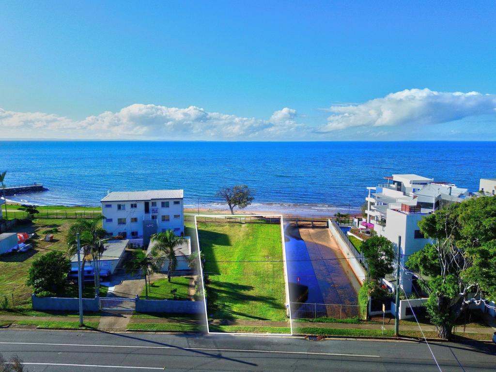50 Prince Edward Pde, Redcliffe, QLD 4020