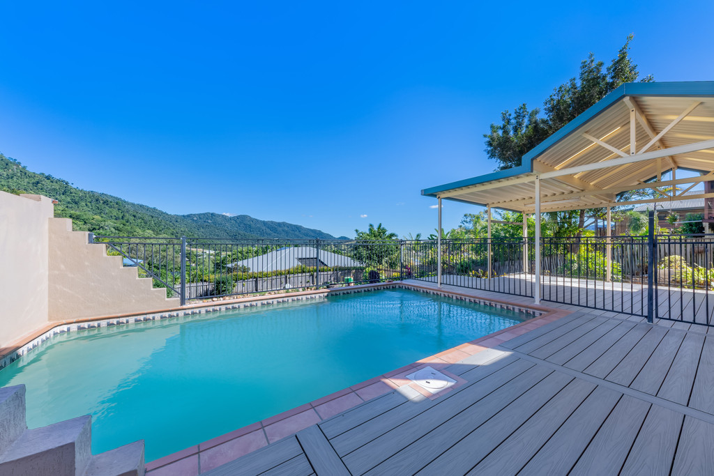 24 PANORAMIC CT, CANNONVALE, QLD 4802