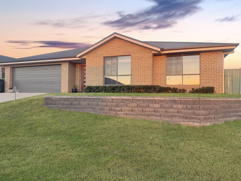 14 Barney St, Windradyne, NSW 2795