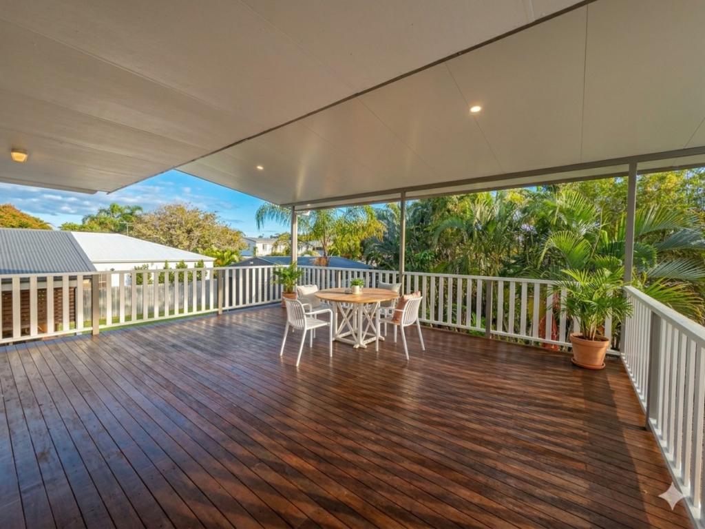 16 Ocean St, Torquay, QLD 4655