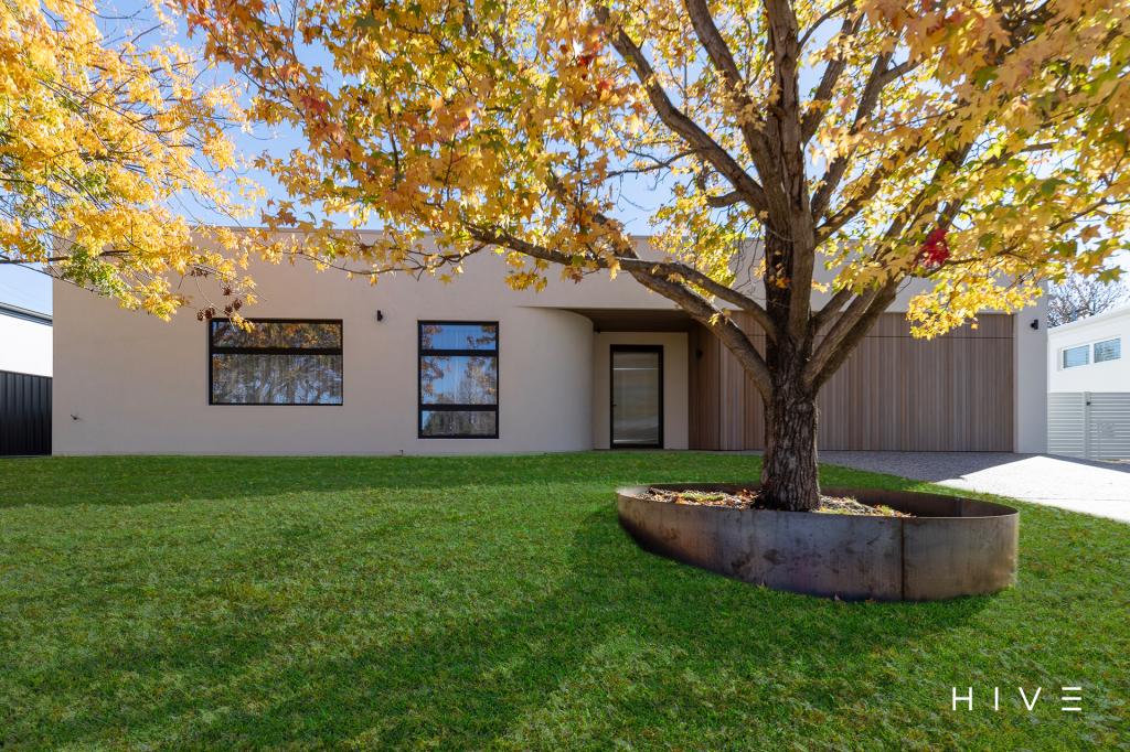 33 Macalister Cres, Curtin, ACT 2605