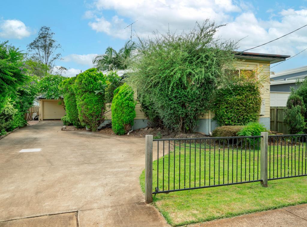 42 Llewellyn St, Centenary Heights, QLD 4350