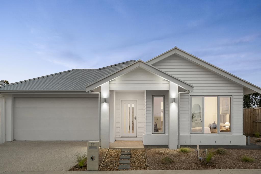 37 CORNFLOWER WAY, MOUNT DUNEED, VIC 3217