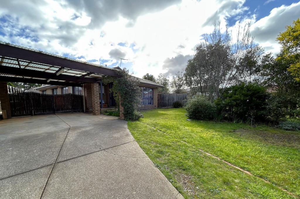 2 Wyatt Pl, Melton West, VIC 3337