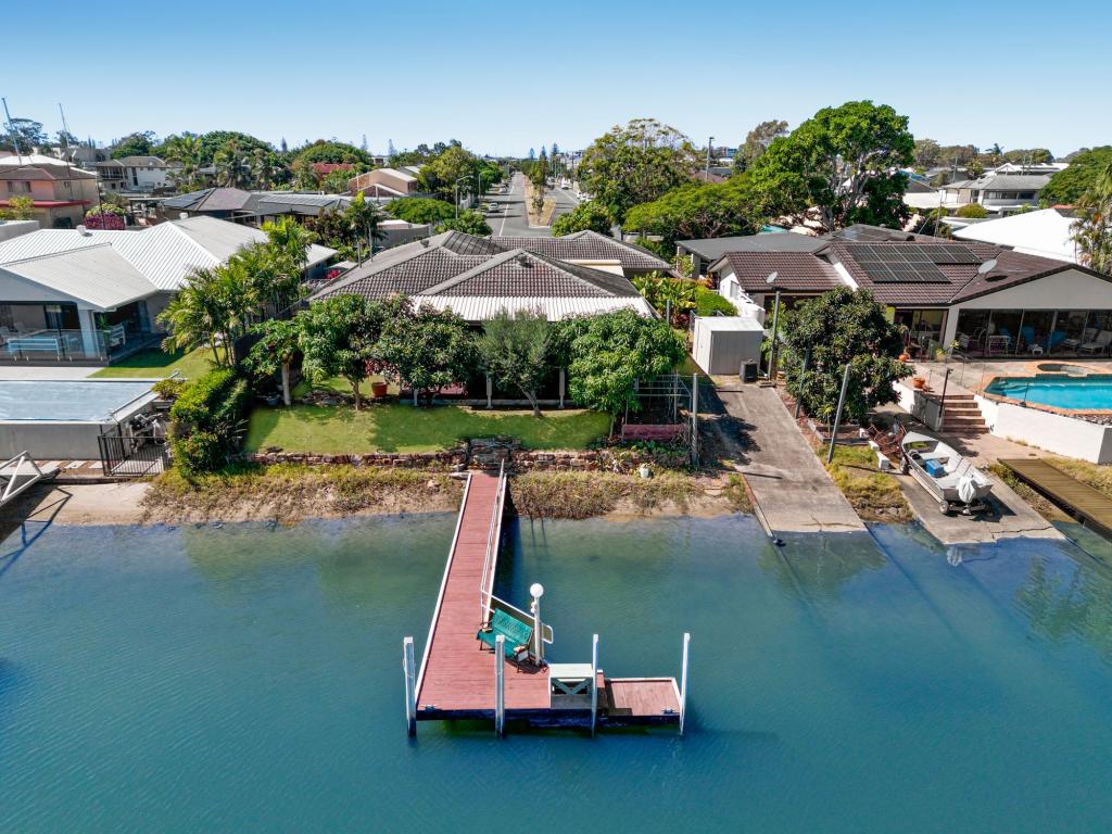 4 Drysdale Pl, Paradise Point, QLD 4216