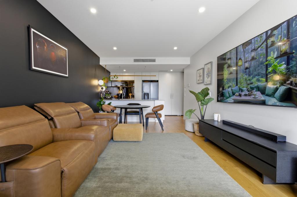 305/110 Frank St, Labrador, QLD 4215