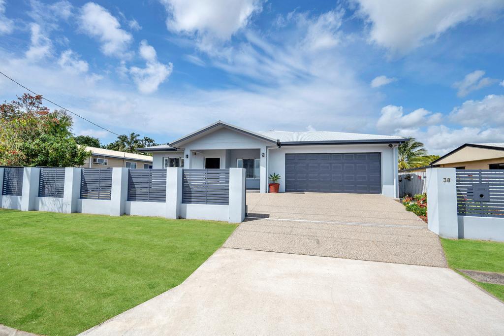 38 Schapers Rd, Glenella, QLD 4740