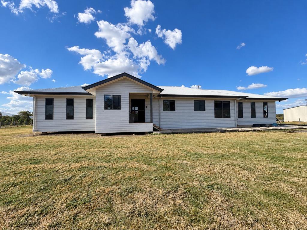 8 Sandalwood Ave, Dalby, QLD 4405