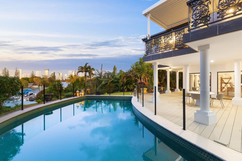 19 Wildash St, Southport, QLD 4215