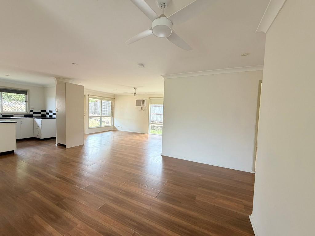 22 HOUSTON DR, CRESTMEAD, QLD 4132