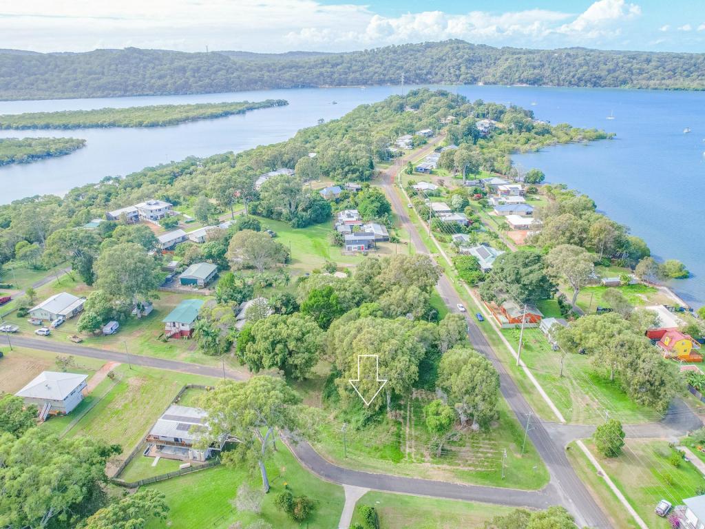 4 Patterson St, Russell Island, QLD 4184