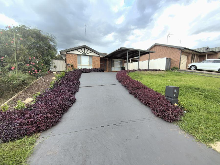 31 ALLISON DR, GLENMORE PARK, NSW 2745