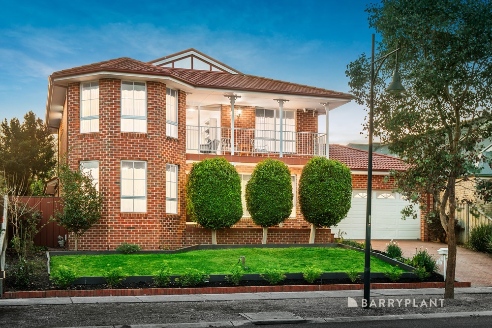 33 Vanbrook Dr, Mill Park, VIC 3082