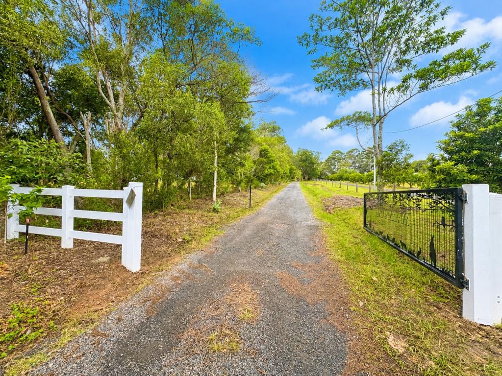 22 Jirrima Cres, Cooroibah, QLD 4565