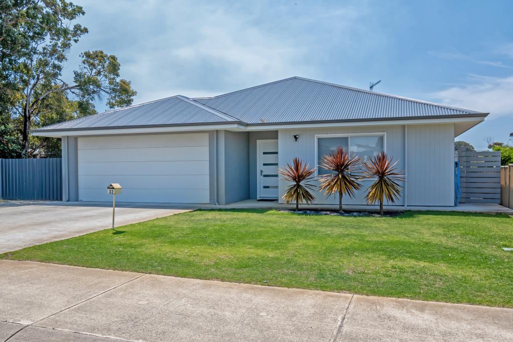 32 Hayward Crst, Yakamia, WA 6330