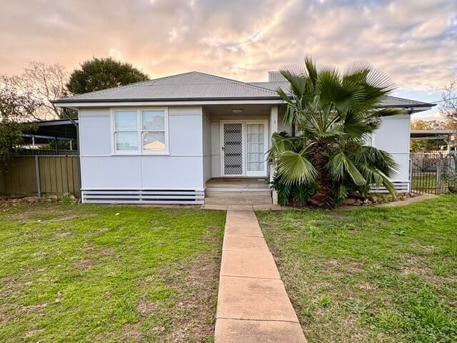 1 Wilson St, Warren, NSW 2824
