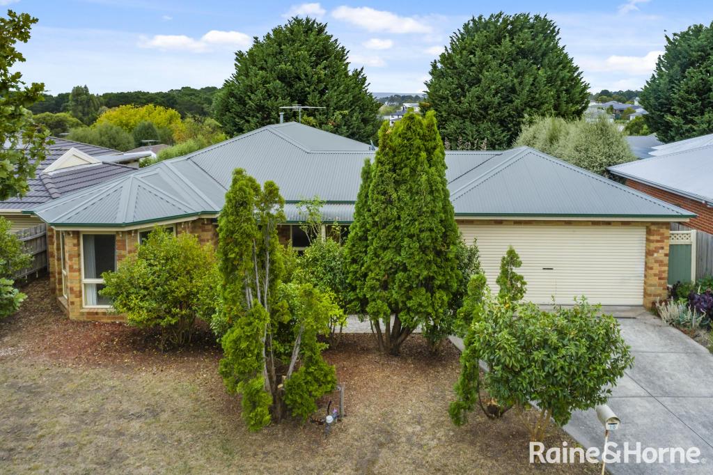 10 Hilltop Way, Gisborne, VIC 3437