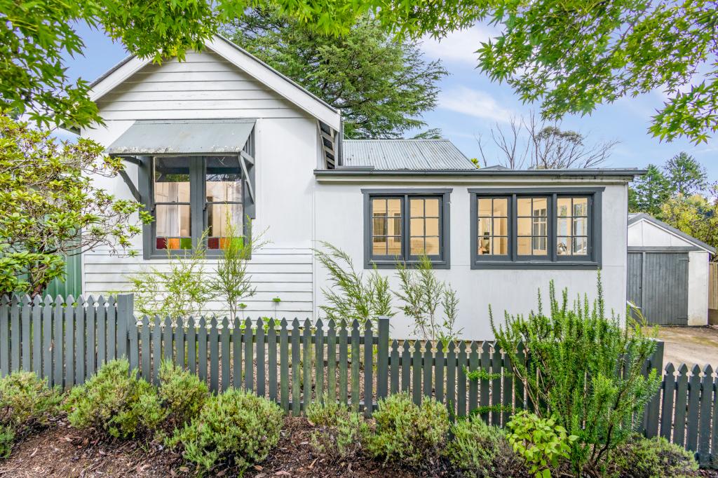 108 Barton St, Katoomba, NSW 2780