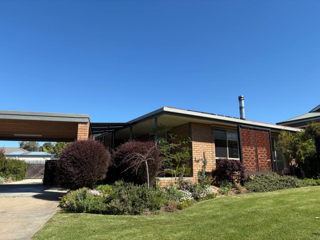 28 The Boulevarde, Wy Yung, VIC 3875