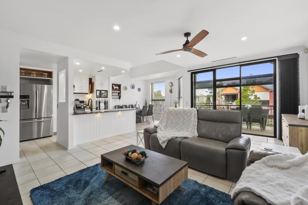 2082/1 The Vistas Dr, Carrara, QLD 4211