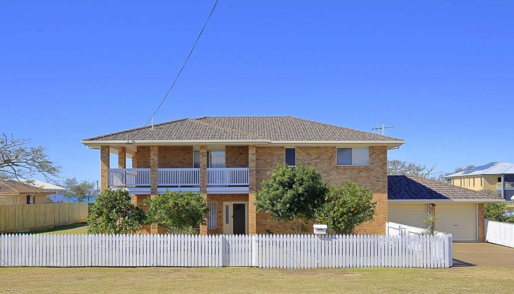 50 Hunter St, Burnett Heads, QLD 4670