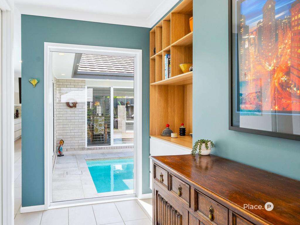 10 Rowden St, Beachmere, QLD 4510