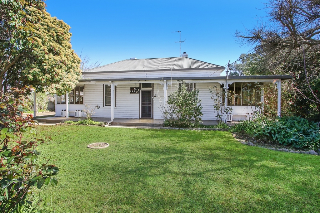 165 Albury St, Holbrook, NSW 2644