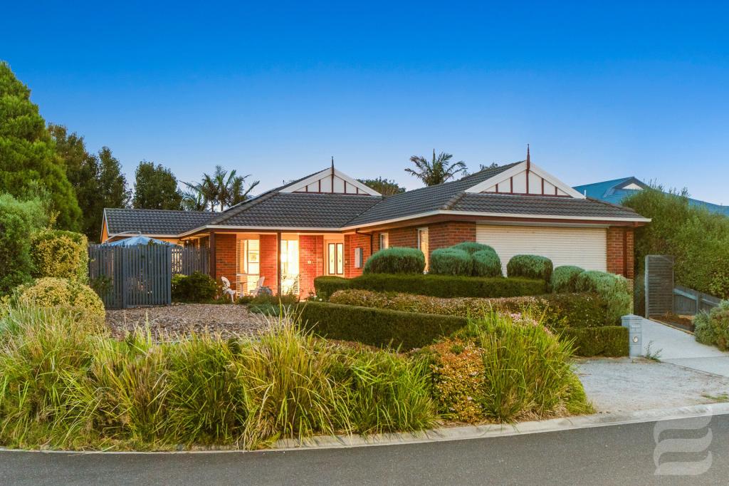 8 Rowena Pl, Mount Martha, VIC 3934