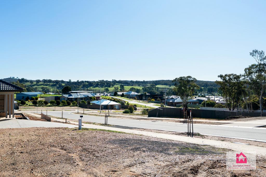 8 PROTEA BVD, CAMPBELLS CREEK, VIC 3451