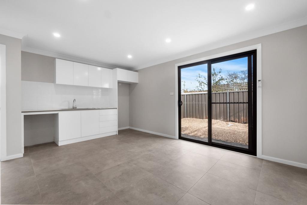 31A MARQUESA CRES, LETHBRIDGE PARK, NSW 2770