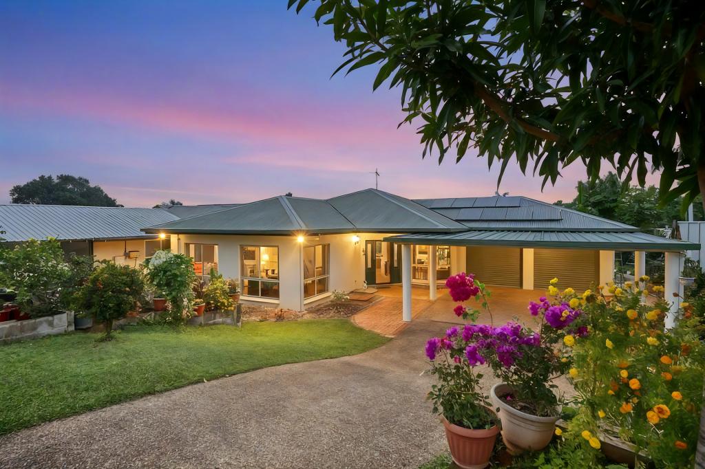 35 Summerhill Dr, Mooroobool, QLD 4870
