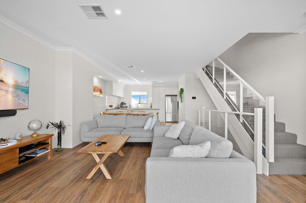 102 Reinforcement Pde, North Coogee, WA 6163