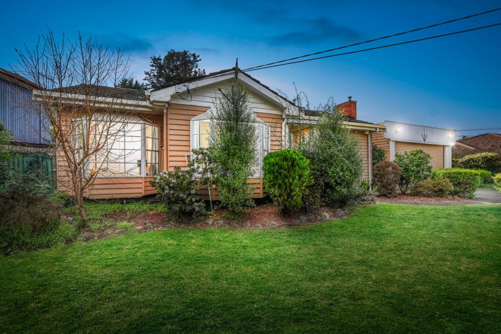 4 LYELL RD, BORONIA, VIC 3155