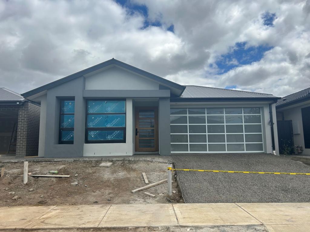 44 Borthwick Pde, Clyde North, VIC 3978