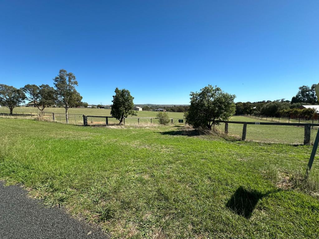 236 East St, Harden, NSW 2587