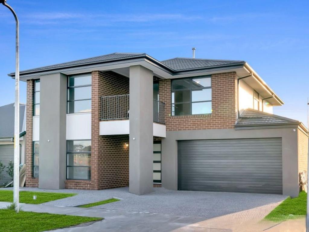 16 CHALAN WAY, CRANBOURNE SOUTH, VIC 3977