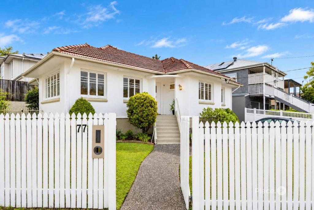 77 Dahlia St, Cannon Hill, QLD 4170