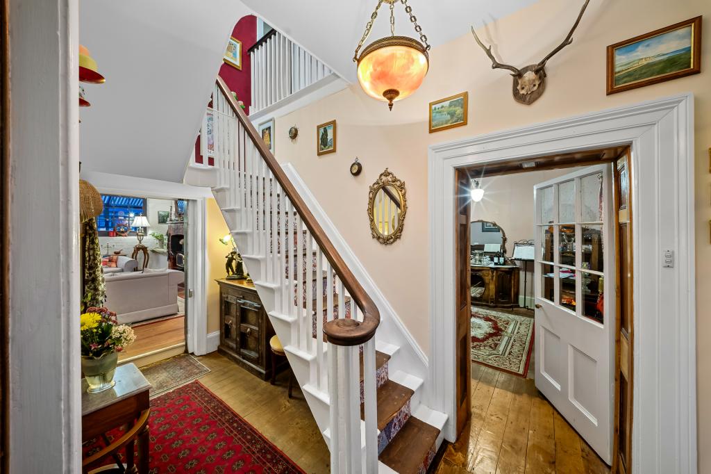 19 West Pde, Deloraine, TAS 7304