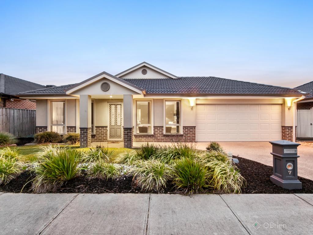 7 LABURNUM ST, BERWICK, VIC 3806