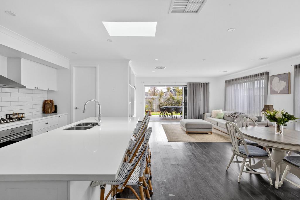 37 Ross St, Armstrong Creek, VIC 3217